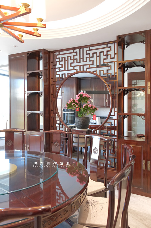 万字纹博古隔断